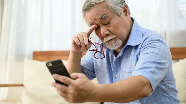 Lão thị là gì? Những điều cần biết về bệnh