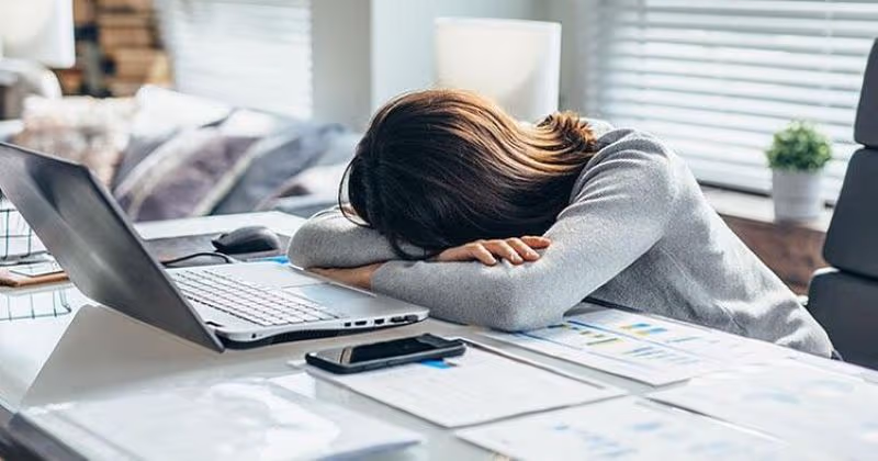 Một số dấu hiệu khí huyết kém thường gặp như tê bì tay chân, mệt mỏi và da nhợt nhạt