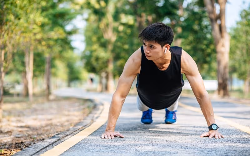 Nam giới có thể điều chỉnh nhu cầu sinh lý bằng lối sống lành mạnh và duy trì sự cân bằng trong đời sống tình dục