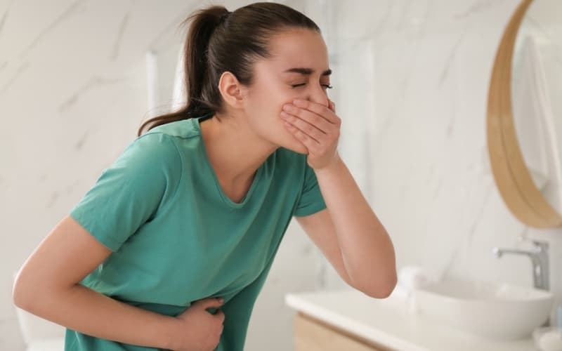 Nôn ra máu tươi có nguy hiểm không và khi nào cần cấp cứu?