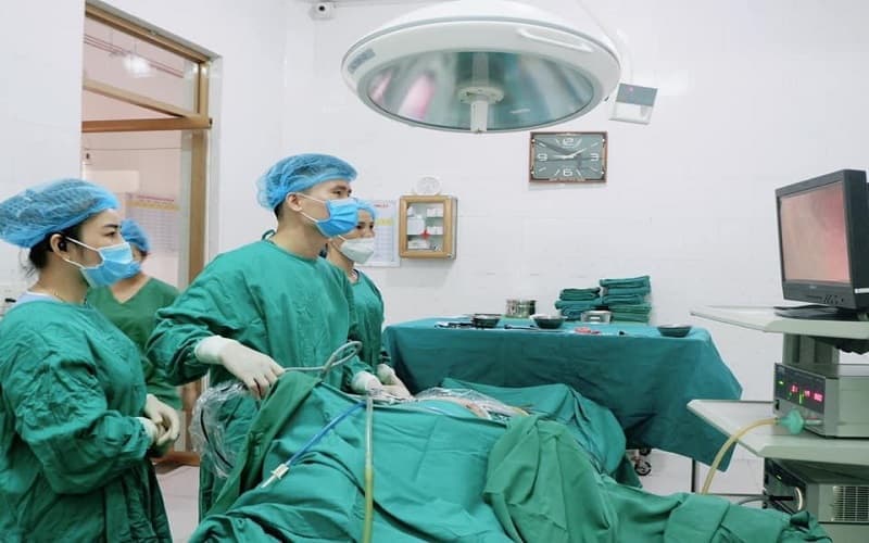 Phẫu thuật đưa tạng thoát vị về vị trí bình thường