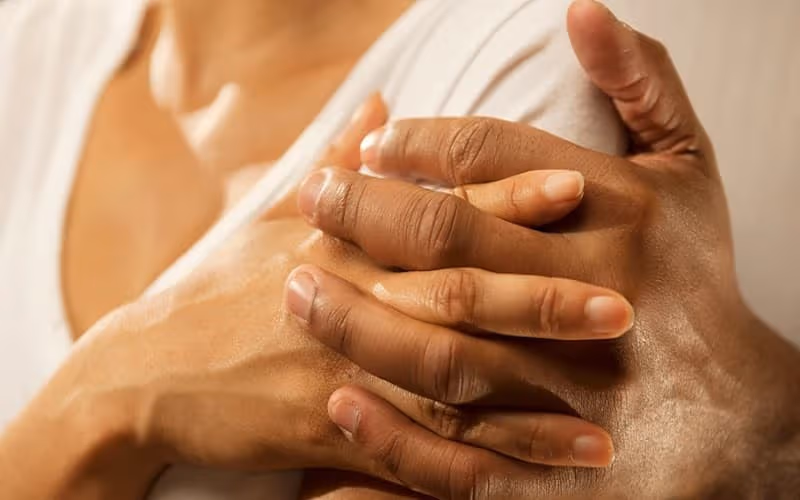 Quan hệ tình dục không xâm nhập không bao gồm hành vi đưa dương vật vào âm đạo.