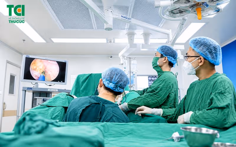 Tán sỏi bàng quang ở nam giới qua nội soi
