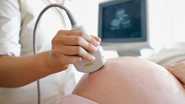 Thai chậm tăng trưởng là gì? Nguyên nhân, dấu hiệu và cách xử trí