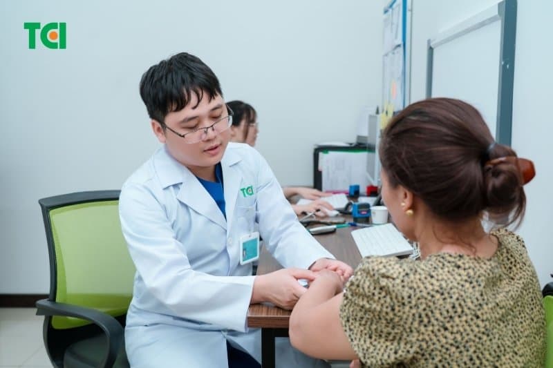 Bác sĩ sẽ đưa ra lộ trình điều trị thích hợp cho từng giai đoạn viêm khớp
