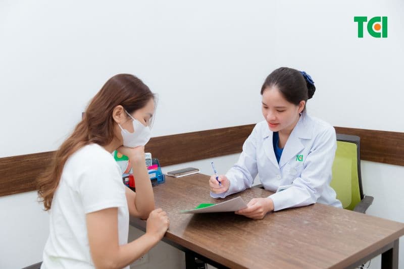 Kiểm tra sức khỏe định kỳ giúp đánh giá tình trạng thiếu máu và những yếu tố có thể ảnh hưởng đến thai nhi.