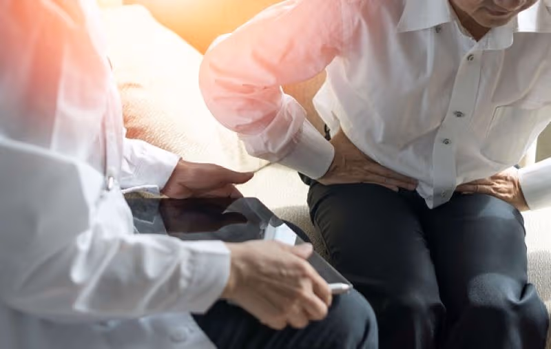 Khi xuất hiện tình trạng đau bụng kéo dài, người bệnh nên đi khám để xác định nguyên nhân