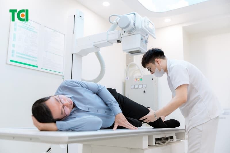 Chụp X-quang giúp xác định mức độ hẹp khe khớp và mức độ tổn thương cấu trúc xương dưới sụn