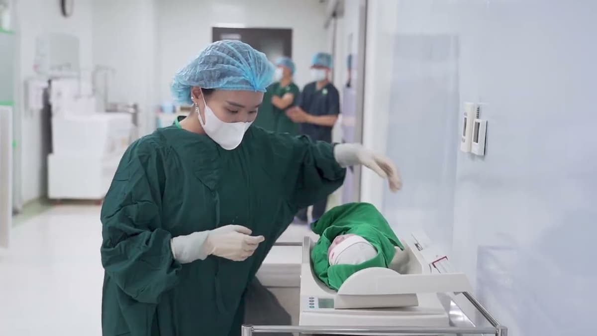 Livestream mổ đẻ đón bé con so 38 tuần 5 ngày ngôi ngược
