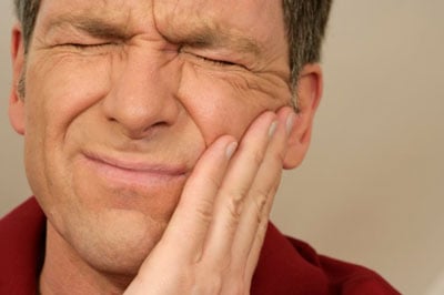 Chữa bệnh đau răng ở đâu tốt?ảm giác đau nhức, ê buốt