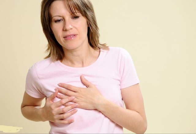 Đau ngực gần tim là bệnh gì?cách điều trị như thế nào
