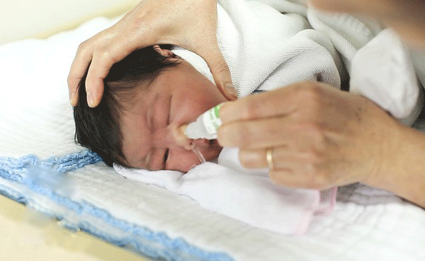Cách rửa mũi cho trẻ sơ sinh