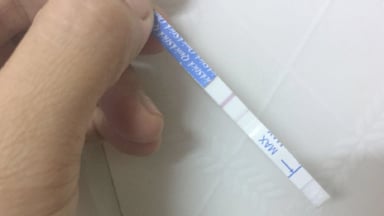 Trễ kinh 15 ngày thử que 1 vạch là sao?