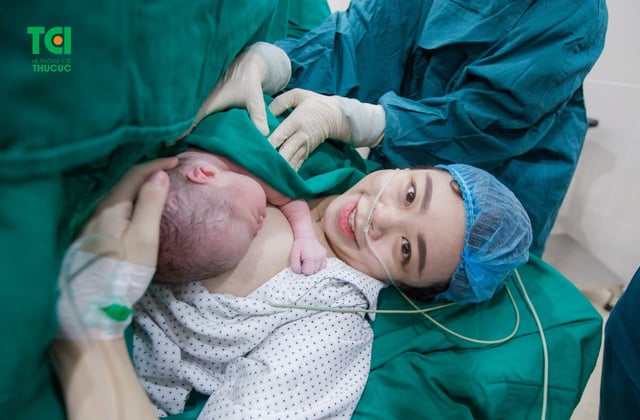 Ca sĩ Tùng Linh Opus đưa vợ đi sinh
