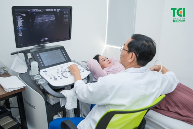 NSND Hoàng Cúc &#8211; Khám sức khỏe
