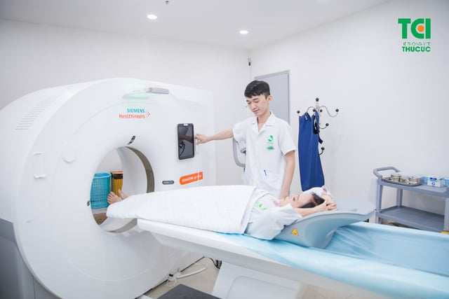 NSND Hoàng Cúc &#8211; Khám sức khỏe