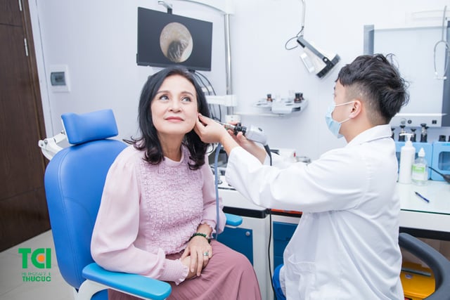 NSND Hoàng Cúc &#8211; Khám sức khỏe