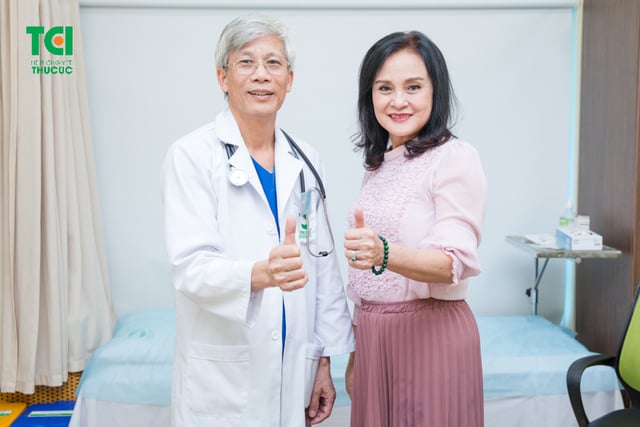 NSND Hoàng Cúc &#8211; Khám sức khỏe