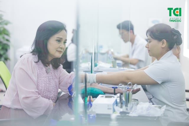 NSND Hoàng Cúc &#8211; Khám sức khỏe