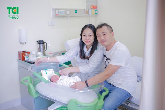 Hot mom Quỳnh Giang sinh con