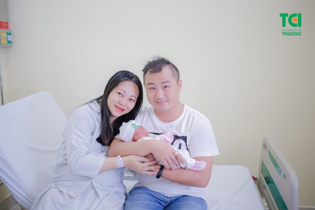 Hot mom Quỳnh Giang sinh con