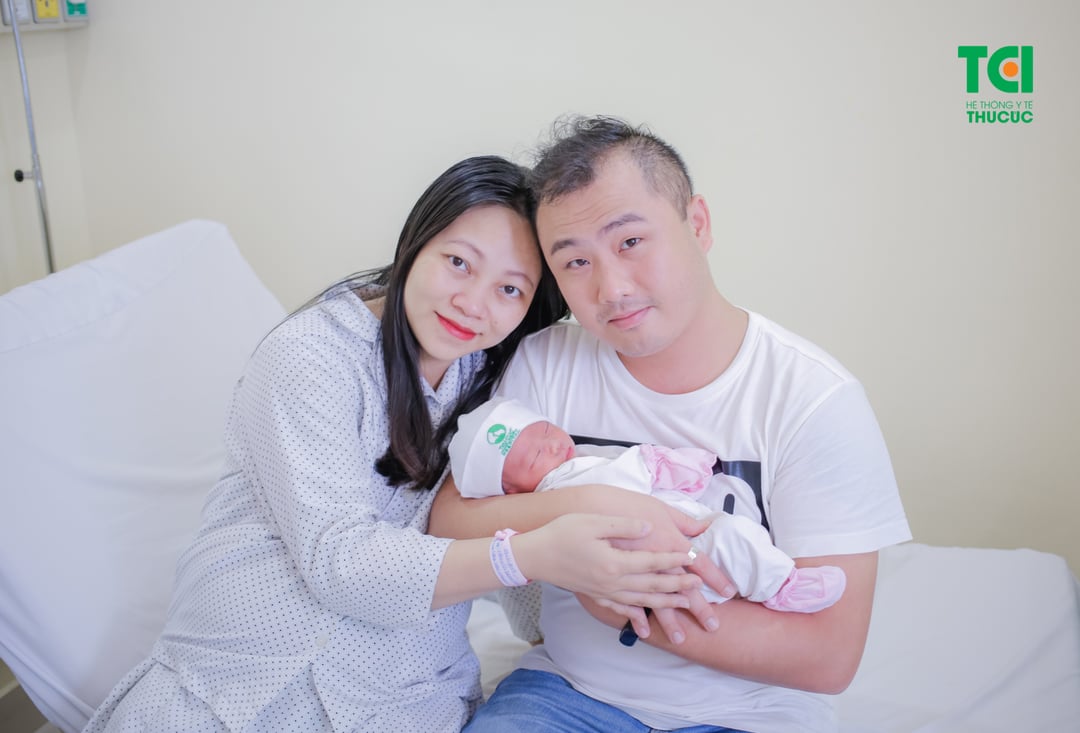 Hot mom Quỳnh Giang sinh con
