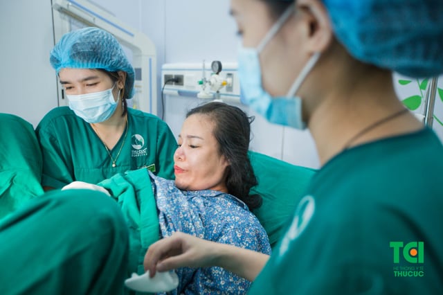 Cựu danh thủ &#8211; Bình luận viên bóng đá Phạm Như Thuần đưa vợ đi sinh