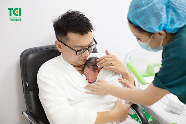 Người mẫu ảnh Mạnh Khánh Chi đi sinh