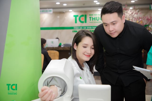 Diễn viên Trịnh Khánh Linh đi khám thai 36 tuần