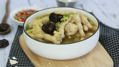 Sinh mổ ăn thịt gà được không? Những lưu ý cho mẹ bầu