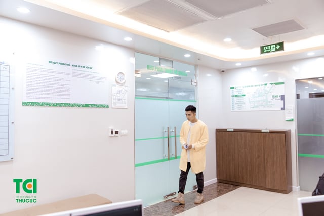 Diễn viên Mạnh Quân hồi hộp đưa vợ đi sinh vì vỡ ối sớm