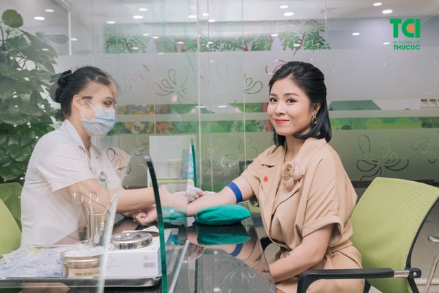 MC Hoàng Linh &#8211; Khám sức khỏe tại Bệnh viện Thu Cúc