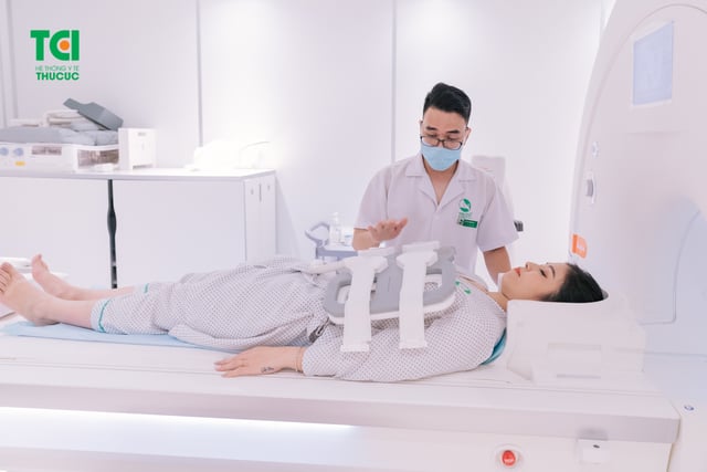 MC Hoàng Linh &#8211; Khám sức khỏe tại Bệnh viện Thu Cúc
