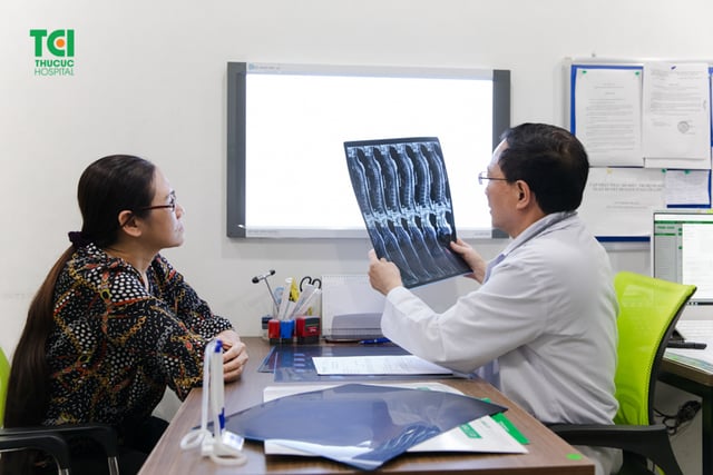 Mẹ ca sĩ Khắc Việt khám sức khỏe tầm soát nâng cao