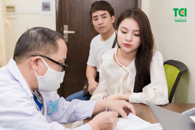 Gia đình diễn viên Đỗ Duy Nam &amp; Ngọc Anh Berry đi khám thai 16 tuần