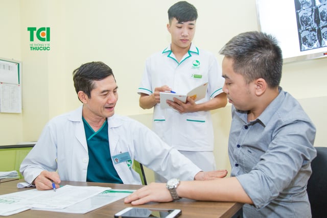 Thận trọng khi sỏi thận xuống đường tiết niệu