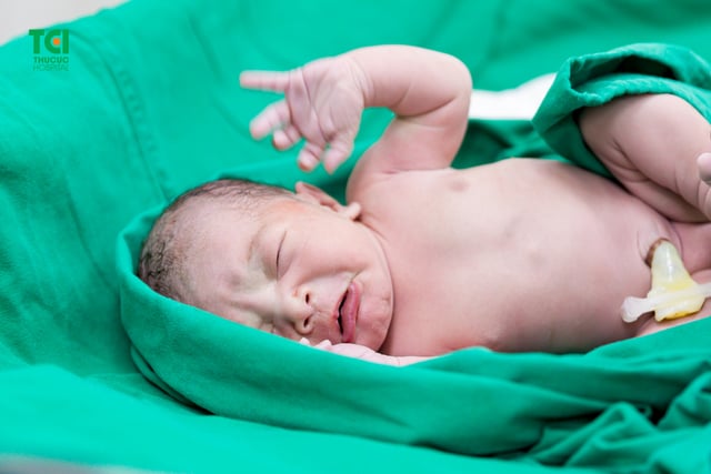 Biểu cảm đáng yêu khi chào đời của bé Nguyễn Ngọc Tuệ Anh