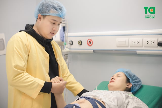 Diễn viên Trịnh Khánh Linh đi sinh
