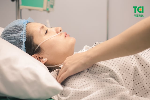 Diễn viên Trịnh Khánh Linh đi sinh