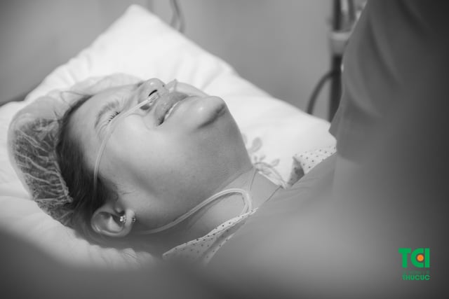 Diễn viên Trịnh Khánh Linh đi sinh