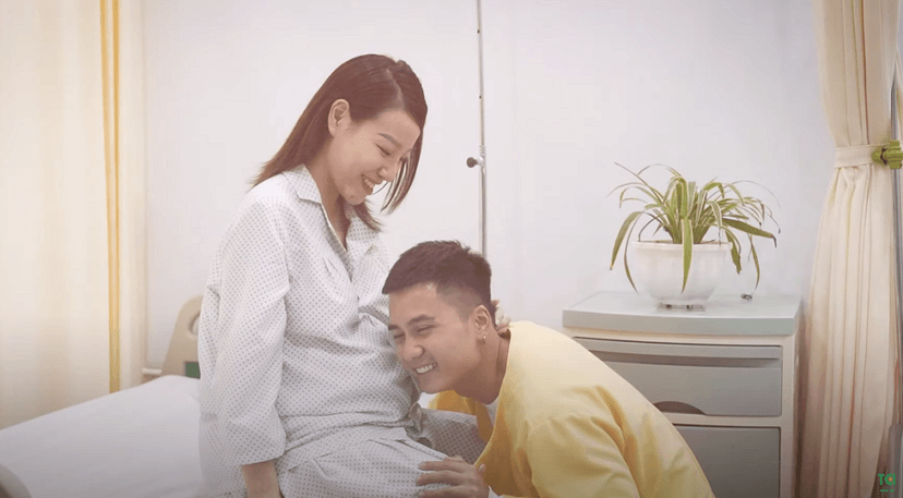 Gia đình diễn viên Mạnh Quân đón em bé thứ 2 nặng 4kg