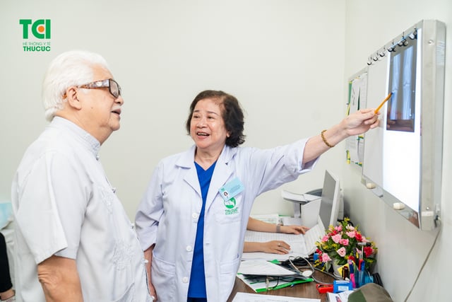 &#8220;Chủ tịch Cao Dược&#8221; NSƯT ĐỨC TRUNG  thăm khám tại Bệnh viện ĐKQT Thu Cúc
