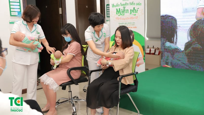 Lớp học tiền sản dạy những nội dung gì cho mẹ bầu?