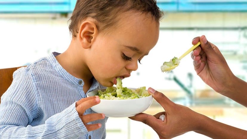 Chuyên gia giải đáp: Trẻ bị nôn đi ngoài có nguy hiểm hay không?