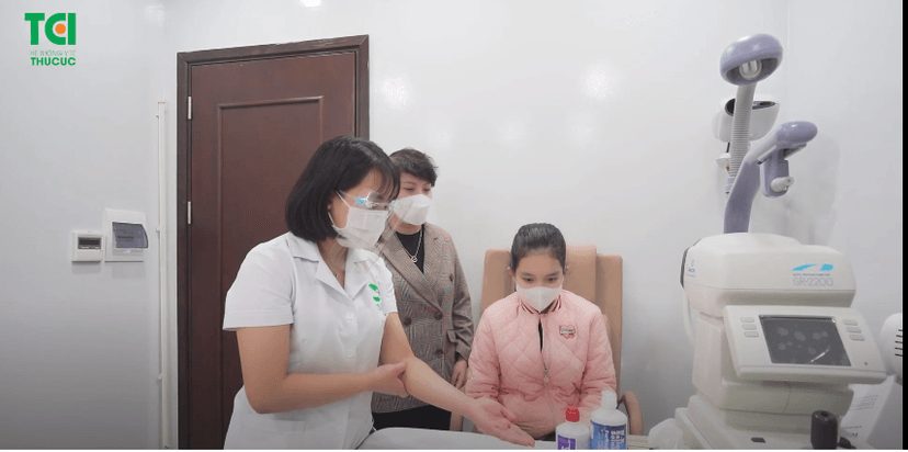 Kính Ortho K &#8211; Phương pháp điều trị tật khúc xạ hiện đại