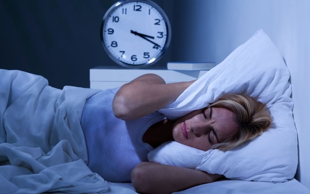 Người bị mất ngủ uống gì để cải thiện giấc ngủ?