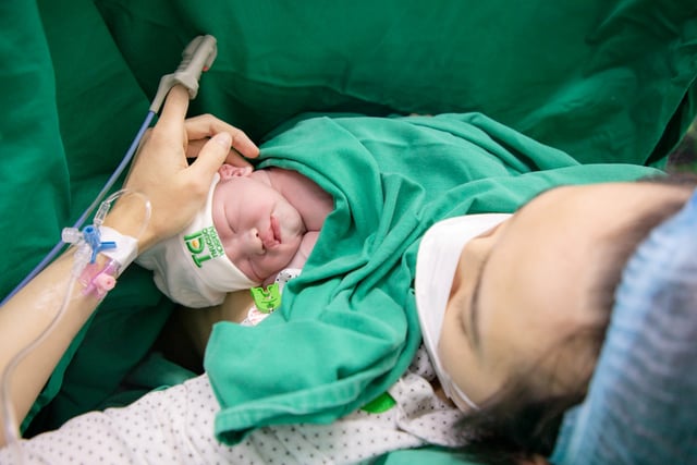 Quá trình đẻ mổ được diễn ra theo các bước như thế nào?