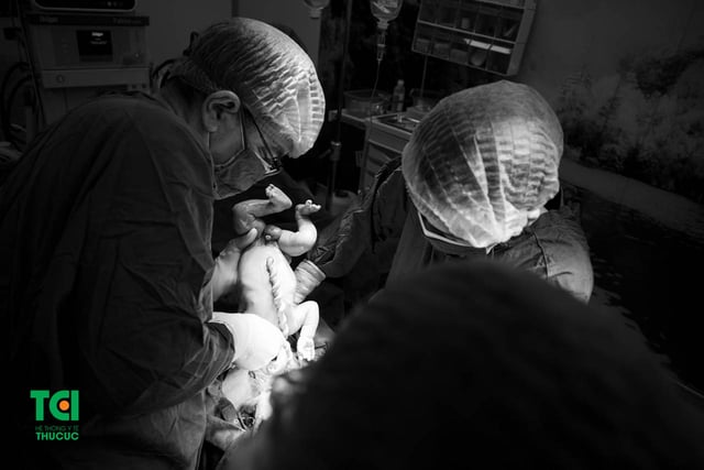 Ngôi ngang, đa ối, viêm gan B thể không hoạt động, mẹ vượt cạn thế nào?
