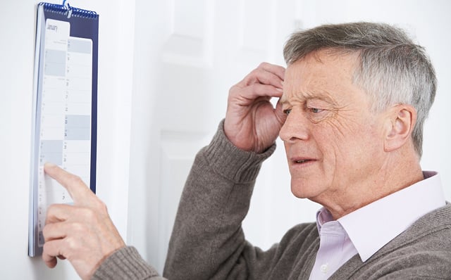 Chăm sóc bệnh nhân sa sút trí tuệ: Lưu ý quan trọng