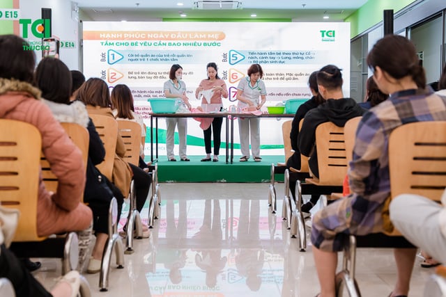 Ảnh tập huấn tiền sản và yoga thai kỳ